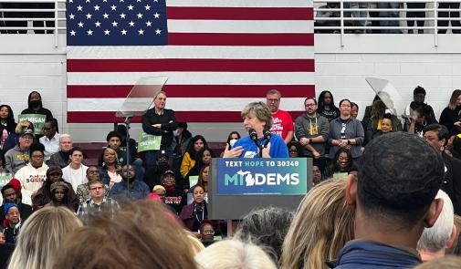 Photo of Randi Weingarten in Detroit with members