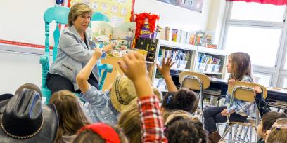 Randi Weingarten with elementary students