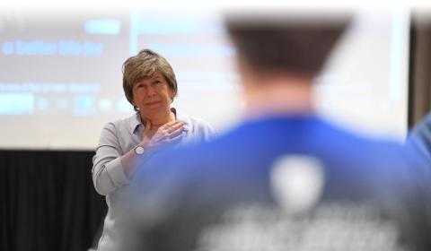 Photo of AFT President Rani Weingarten with a member.