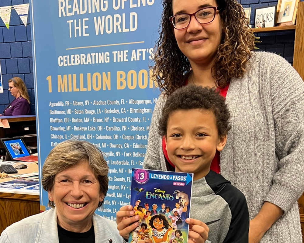 Photo of a parent and child with AFT President Randi Weingarten at a ROTW event